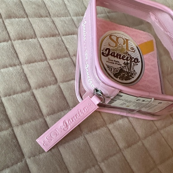 New 💕Clear case Sol de Janeiro - Picture 3 of 7